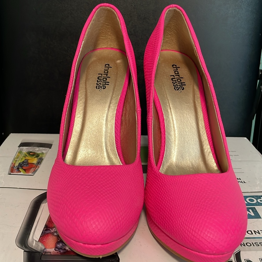 Charlotte Russe Vibrant Pink Textured Stiletto Pumps - Picture 2 of 3